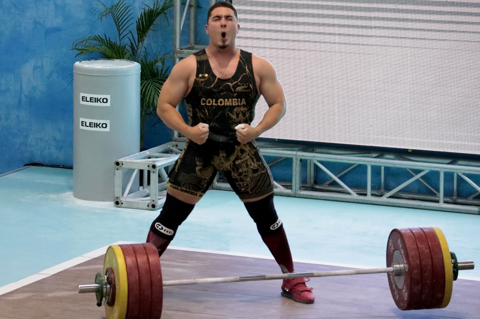 En este momento estás viendo Oscar Garces arrasa en los 102 kilos del clasificatorio de pesas